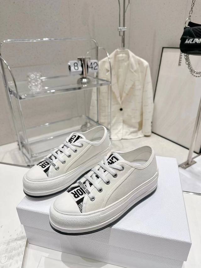 Dior迪奥walk'N系列 老花 刺绣 厚底帆布鞋 休闲运动鞋 元 原版购入开发 做货 这款 Walk'N'Dior 厚底运动鞋是一款时尚单品，提升该系列的格