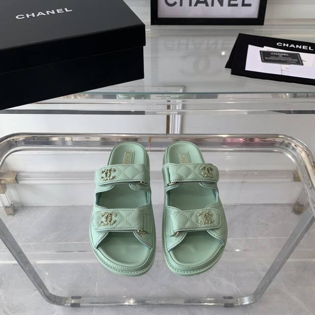 Chanel新款沙滩凉鞋 顶级版本 绝非市场单层真皮大底 仙女出行必备单品 进口原版材料鞋面 羊皮垫脚 原版全层真皮大底 Size:35-40