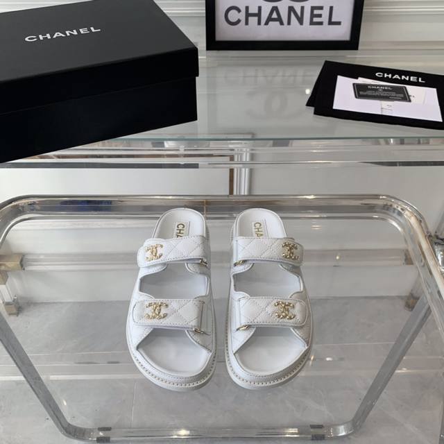 Chanel新款沙滩凉鞋 顶级版本 绝非市场单层真皮大底 仙女出行必备单品 进口原版材料鞋面 羊皮垫脚 原版全层真皮大底 Size:35-40