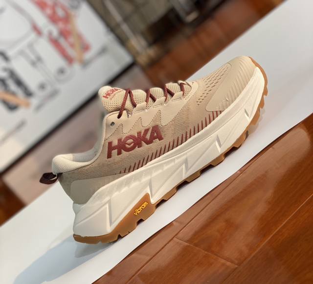 Hokaoneone 男女款天际线义徒步鞋 Skyline- Floatx缓震动态推进天际线义融合了越野鞋设计灵感与多重科技旨在打造更轻快有活力的徒步鞋中底使用