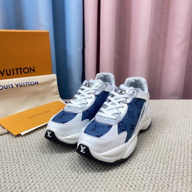 顶级版本 Louis Vuitton Lv Run55 老爹鞋 运动鞋 网球鞋 波鞋~~ 新款四叶花，超值推荐~~ 原版进口的dk透气网格布 Tpu裁片搭配牛皮