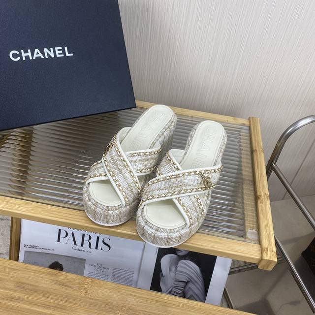 出厂价 Chanel｜小香23P新品链条交叉懒人厚底拖鞋 夏天必须人手一双 每个色系都很显白 经典大双c设计 上脚就是洋气不拖沓 脚感是软糯糯的就像踩在面包上贼