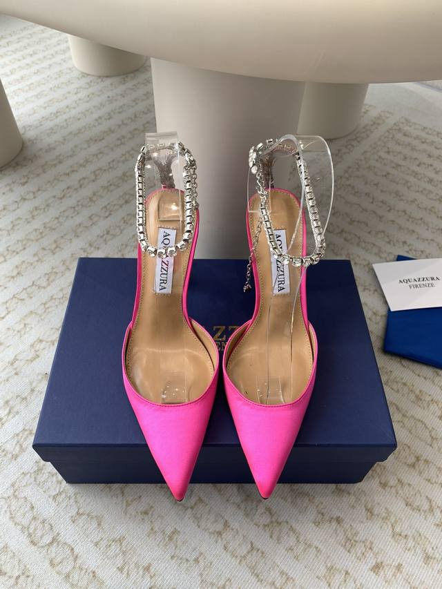 Aquazzura 24Ss 惊艳火爆款、菠萝 王室贵族的钟爱雍容华贵、气质高雅、到手如图柜级品质 进口真丝 Pv C透明片面料．璀璨别致水钻饰扣、小羊皮内里、