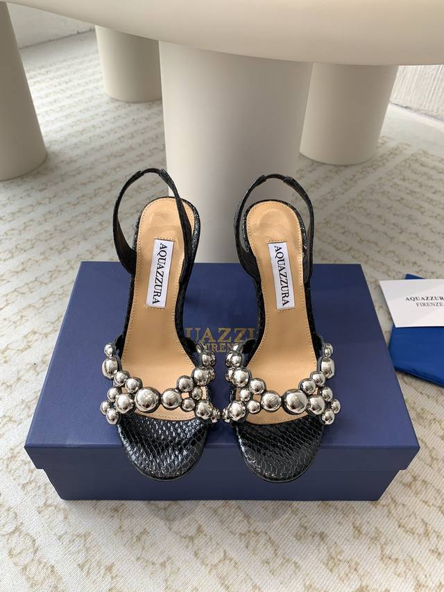 Aquazzura 24Ss 惊艳火爆款、菠萝 王室贵族的钟爱雍容华贵、气质高雅、到手如图柜级品质 进口真丝 璀璨别致水钻饰扣、小羊皮内里、意大利真a级真皮大底