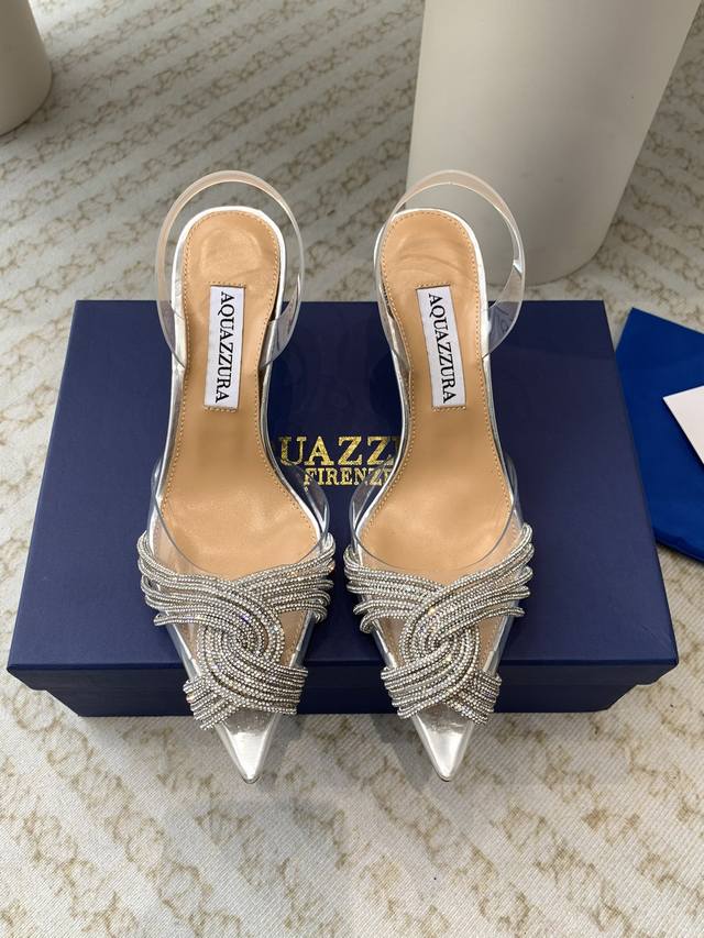 Aquazzura 24Ss 惊艳火爆款、菠萝 王室贵族的钟爱雍容华贵、气质高雅、到手如图柜级品质 进口真丝 Pv C透明片面料．璀璨别致水钻饰扣、小羊皮内里、