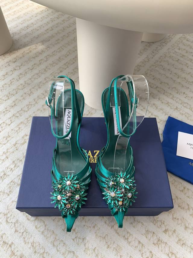 Aquazzura 24Ss 惊艳火爆款、菠萝 王室贵族的钟爱雍容华贵、气质高雅、到手如图柜级品质 进口真丝 璀璨别致水钻饰扣、小羊皮内里、意大利真a级真皮大底