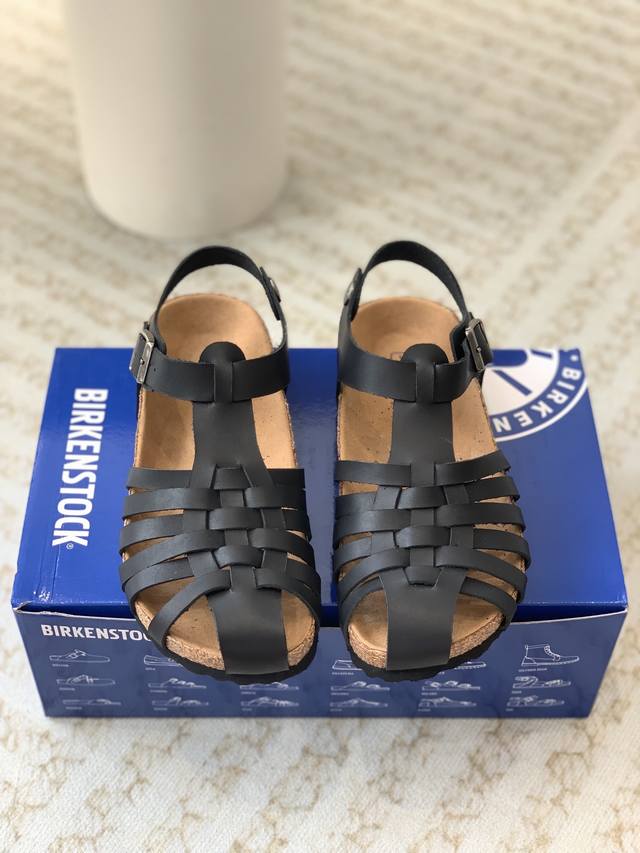 Birkenstock 博肯 潮流时尚休闲 罗马 带凉鞋！ 人体工程学设计符合脚形的脚床，软木材质穿着超级轻便舒适，楦形线条优美，做工精致，长时间穿着不累脚。