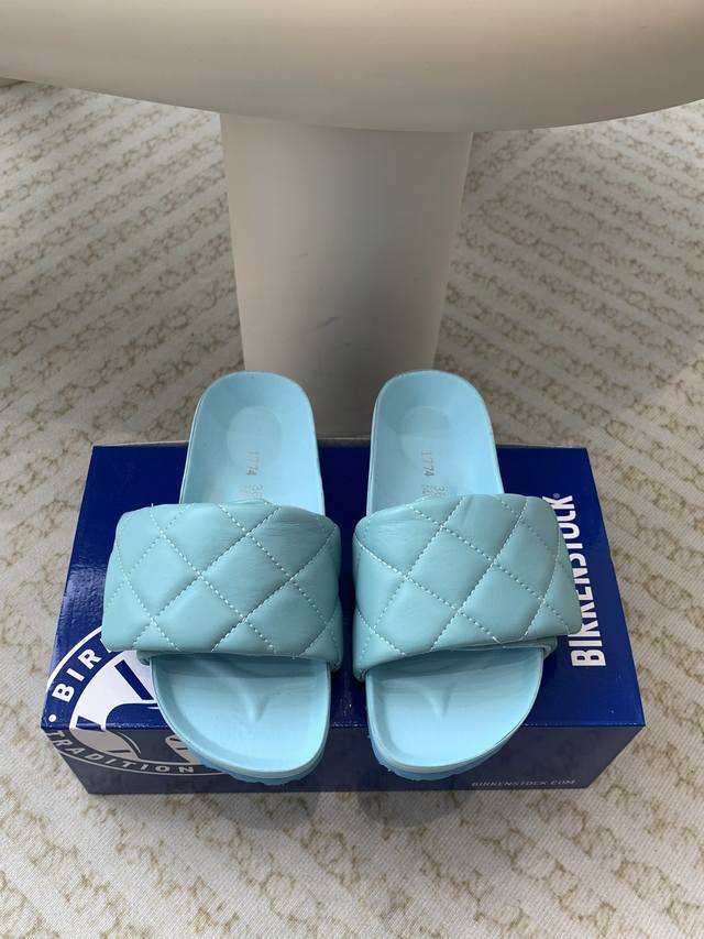 Birkenstock 24Ss 电绣拖鞋 产品全面升级 底床更舒服，垫脚皮全部机器压贴上去的，细节效果做到更好 对标官网！ Size：#35-40 40定做不