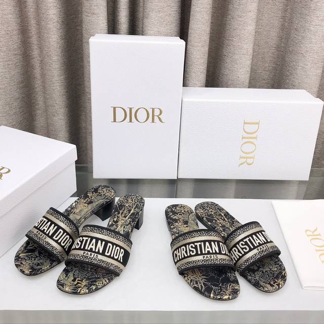 平底 高跟 升级版烫金款凉拖 Dior ~D家2023新款女拖鞋 ，字母logo立体刺绣凉鞋 鞋面：鞋面原版一致高温水溶棉质电绣科技面料 内里：水染羊皮内里 大