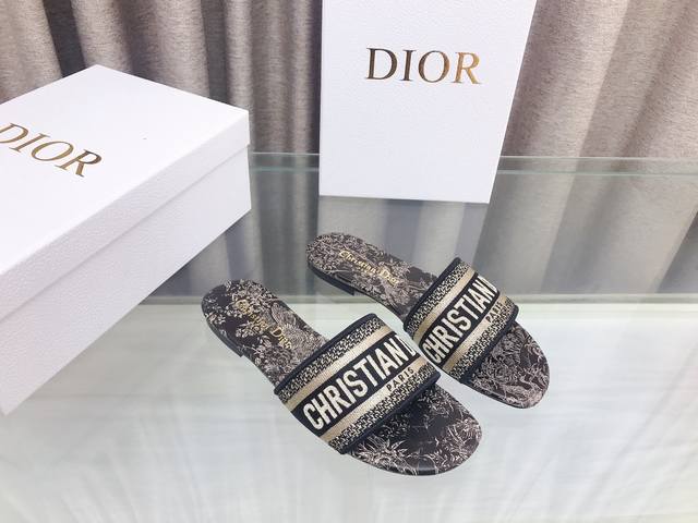 平底 高跟 Dior ~D家2023新款女拖鞋 ，字母logo立体刺绣凉鞋 鞋面：鞋面原版一致高温水溶棉质电绣科技面料 内里：水染羊皮内里 大底：意大利真皮大底