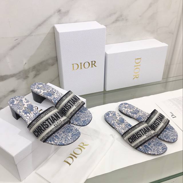 平底 高跟 Dior ~D家2023新款女拖鞋 ，字母logo立体刺绣凉鞋 鞋面：鞋面原版一致高温水溶棉质电绣科技面料 内里：水染羊皮内里 大底：意大利真皮大底