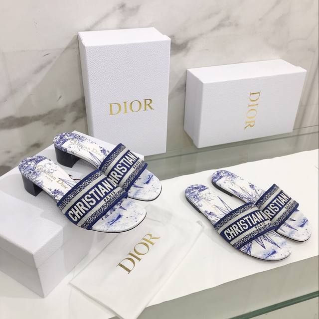 平底 高跟 Dior ~D家2023新款女拖鞋 ，字母logo立体刺绣凉鞋 鞋面：鞋面原版一致高温水溶棉质电绣科技面料 内里：水染羊皮内里 大底：意大利真皮大底