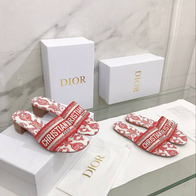 平底 高跟 Dior ~D家2023新款女拖鞋 ，字母logo立体刺绣凉鞋 鞋面：鞋面原版一致高温水溶棉质电绣科技面料 内里：水染羊皮内里 大底：意大利真皮大底