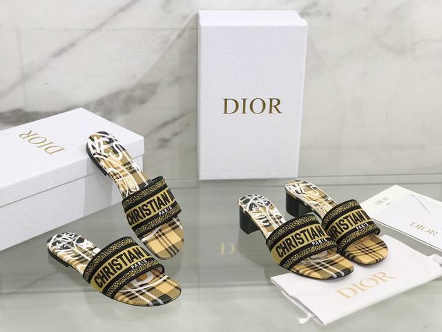 平底 高跟 Dior ~D家2022新款女拖鞋 ，字母logo立体刺绣凉鞋 鞋面：鞋面原版一致高温水溶棉质电绣科技面料 内里：水染羊皮内里 大底：意大利真皮大底