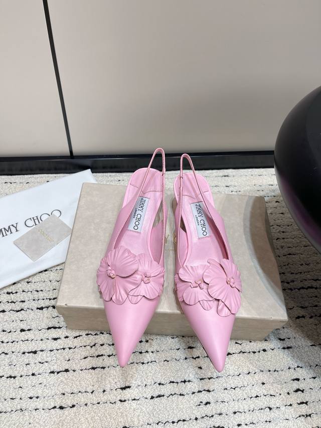 Jimmy Choo*｜Jc 吉米周2024春夏新款amita Flowers 45 系列露跟高跟鞋 以夺目马蹄跟提升经典廓形雅致气场。皮革材质，意大利制作，鞋