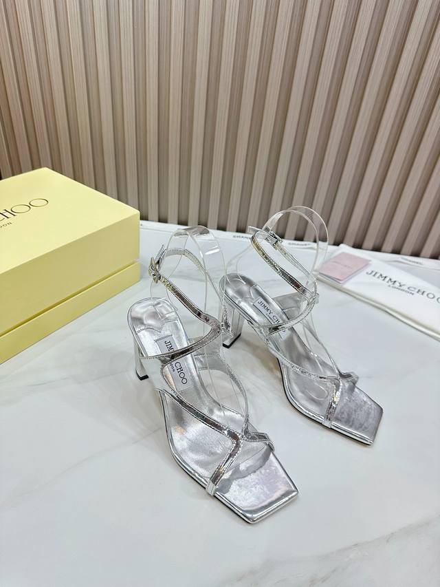 出厂 Jimmy Choo 吉米周 是一个非常全面之尊贵时尚生活品牌， 香港,美国等大时尚博主及明星的同款表带女士高跟，中跟，平跟后空凉鞋系列。 澳大利亚尖头