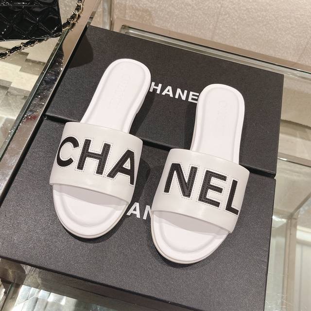 顶级品质 Chanel 24新品字母logo拖鞋！ 顶级品质非市面山寨版本pk 小香的鞋子从来不会让你失望，最懂女人心 这双拖着实有点惊艳’‘上脚好看时髦又好穿