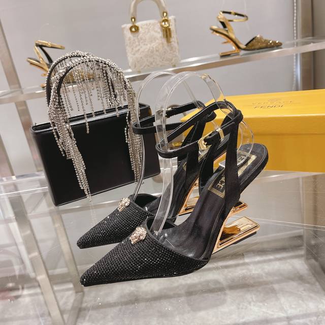 Fendi & Versace联名系列 高版本 芬迪&范思哲 出厂价 秀款 芬迪杜美莎人头&奥钻搭配f形立体鞋跟高跟鞋 ____________________