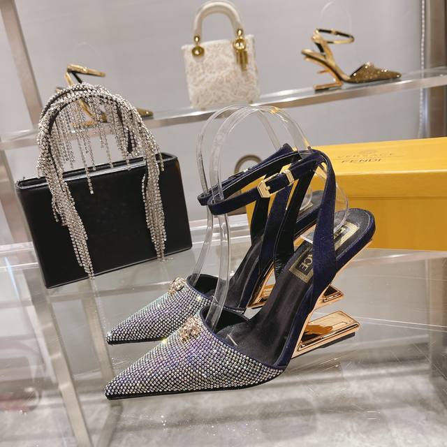 Fendi & Versace联名系列 高版本 芬迪&范思哲 出厂价 秀款 芬迪杜美莎人头&奥钻搭配f形立体鞋跟高跟鞋 ____________________