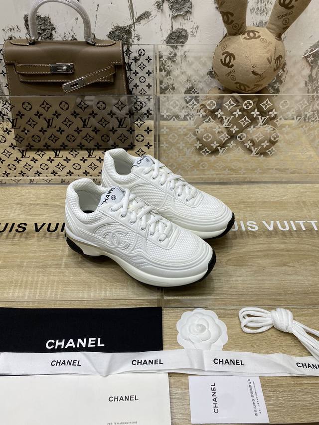 Chanel~~24S早春秀款；麂皮运动鞋 最新；走秀系列； 柜一鞋难求 拼接鞋面，超软暴走不累3.5Cm原版双色底 35 41正码 全套包装