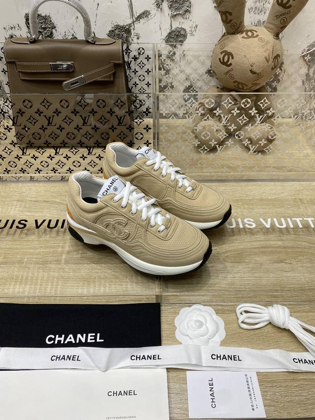 Chanel~~24S早春秀款；麂皮运动鞋 最新；走秀系列； 柜一鞋难求 拼接鞋面，超软暴走不累3.5Cm原版双色底 35 41正码 全套包装