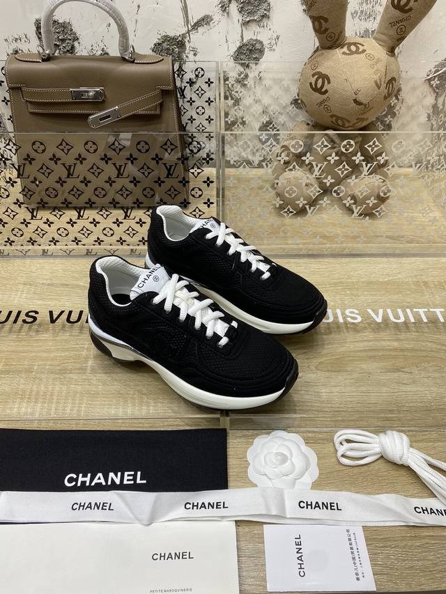 Chanel~~24S早春秀款；麂皮运动鞋 最新；走秀系列； 柜一鞋难求 拼接鞋面，超软暴走不累3.5Cm原版双色底 35 41正码 全套包装
