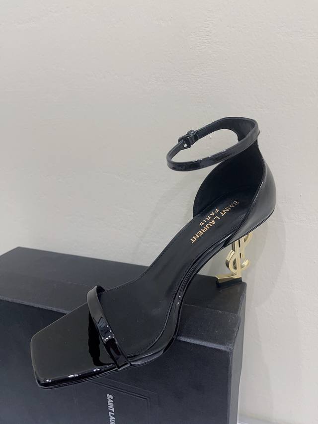 最高版出厂 Ysl 圣罗兰新款字母高跟方头凉鞋 Saint Laurent Ysl姐姐的美丽尤物高跟鞋 又是人间圣罗兰rose同款的小方头高跟鞋 很好修饰脚型，