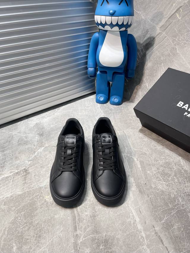 出厂 Balmain 巴尔曼男士休闲鞋：原单品质，鞋面进口牛皮，内里垫脚均采用进口牛皮，原版大底，舒适，轻巧，配码39-44， 38–45订做不退换