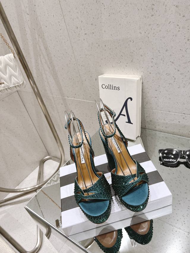 满钻水台高跟鞋 Aquazzura Zp 原版开模 原版开模 附带原版定制真丝烫满钻 大底金色标志性菠萝微标赋予单品丰富的品牌内涵与奢华的外观单品真皮大底羊皮鞋