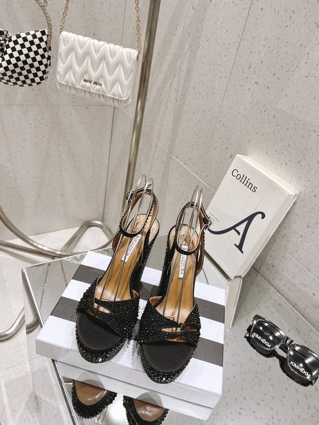 满钻水台高跟鞋 Aquazzura Zp 原版开模 原版开模 附带原版定制真丝烫满钻 大底金色标志性菠萝微标赋予单品丰富的品牌内涵与奢华的外观单品真皮大底羊皮鞋