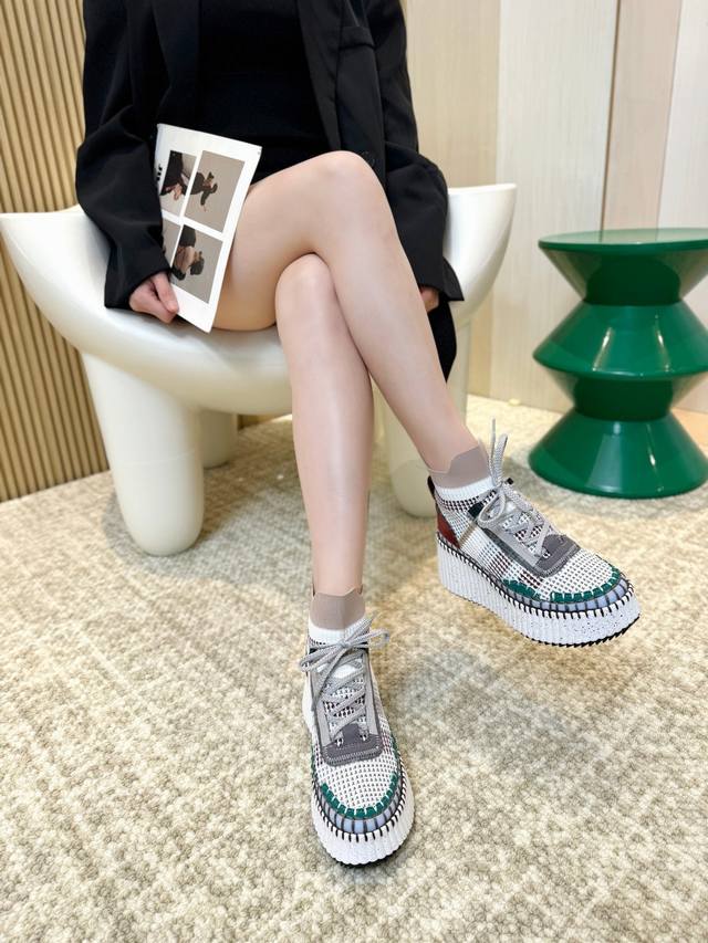 冲量价: 2024春夏chloe 克洛伊,高帮,Nama Sneaker彩虹系列运动鞋、容祖儿和孙怡宋茜明星同款、原材料是可再生物料制作、全手工缝马克线、肉眼可