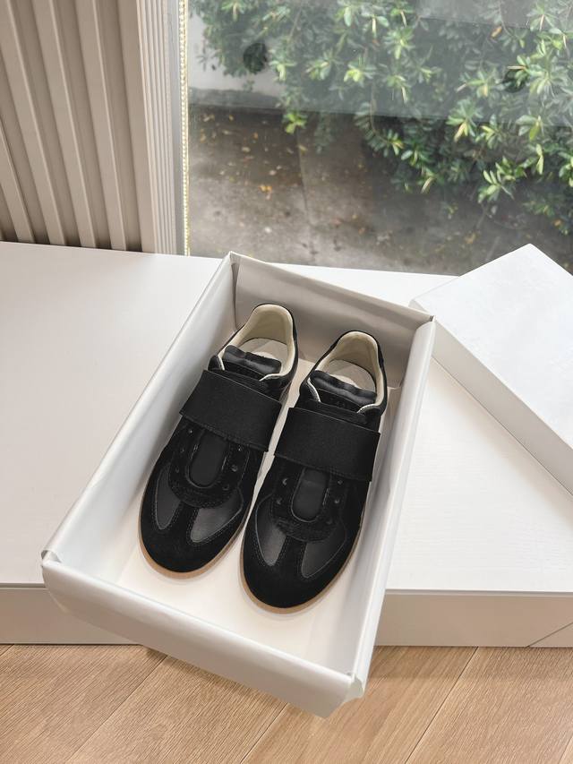 G035顶级版本 代购级别 Maisonmargiela Mm6德训休闲鞋鬼才设计师品牌，一个轻奢品牌上脚很百搭哦，也很随脚舒适，这一款德国训练鞋延续了经典的t