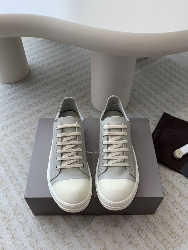 Rick Owens欧文斯 24Ss 新款情侣款复古板鞋黑暗系 休闲运动鞋 原版购入开发 做货 掌握时尚的默契，采用全粒面小牛皮，散发出品质与独特设计的高级光芒