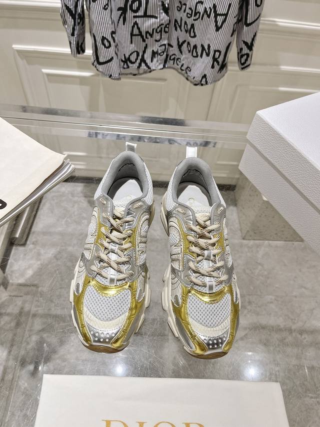 出厂 Dior 迪奥 2024Ss新款 Chrono系列厚底网面拼色跑鞋老爹鞋休闲运动鞋 顶级版本原版购入开发做货 这款dior Chrono运动鞋采用白色和黑