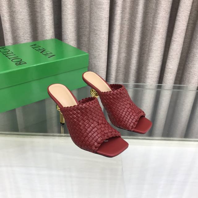 Bottega Veneta 专柜新款编织露趾高跟凉拖 鞋面采用编织超迁皮，羊皮垫脚，真皮注塑大底！ 跟高：9.5Cm 码数：35～39 40定做不退换