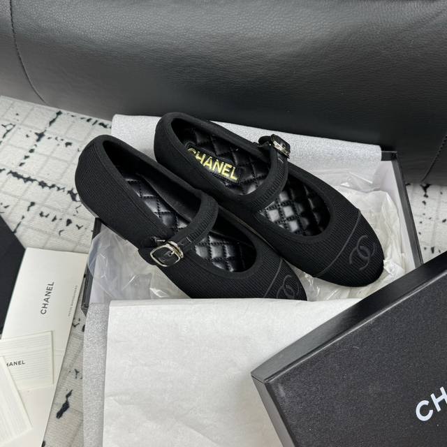 Size: 35-40 41定做不退不换 Chan*L 小香c家 2024Ss 早春走秀款平底单鞋 舒适玛丽珍鞋 超级公主的一双小鞋子 搭配袜子更加出彩 专柜真