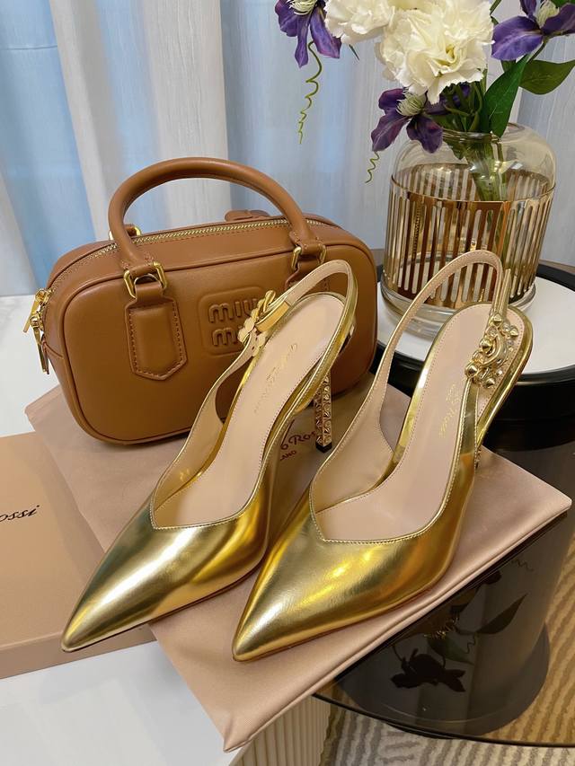Gr Gianvito Rossi 高跟鞋，意大利米兰秀场奢侈品牌 Gr匠心工艺，秉承意大利工艺，设计理念：女人味、摩登范儿、优雅调子风格独异，鲜艳的颜色和讲究