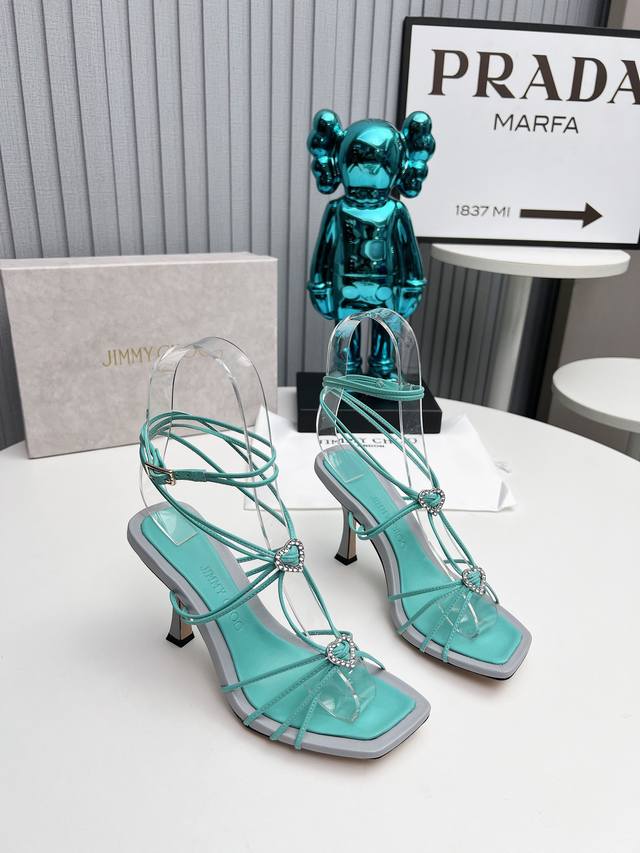 出厂 Jimmy Choo 吉米周 是一个非常全面之尊贵时尚生活品牌， 香港,美国等大时尚博主及明星的同款表带女士高跟，中跟，平跟后空凉鞋系列。 澳大利亚尖头