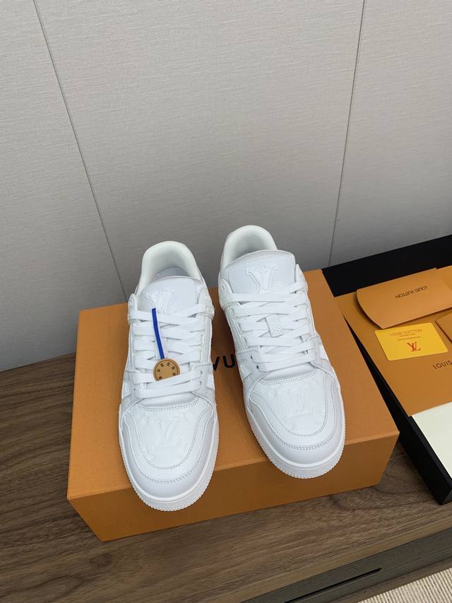 Louis Vuitton 路易威登 Trainer Sneaker 时尚百搭低帮休闲板鞋 男女同款 飞机盒 顶级版本 胖嘟嘟 牛仔布拼皮 情侣感情杠杠款 码数