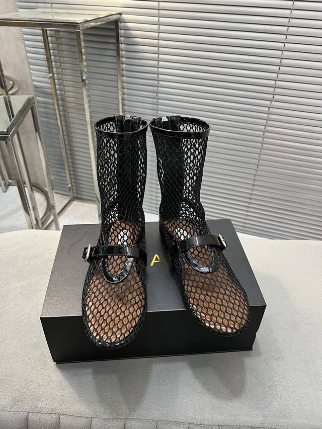 Alaia 夏季新款平底网面靴凉靴 原版购入法国一线奢侈品牌alaia 阿莱亚24Ss法式仙女芭蕾舞平底跳舞鞋，Alaia品牌源自其创始人，Azzedine A