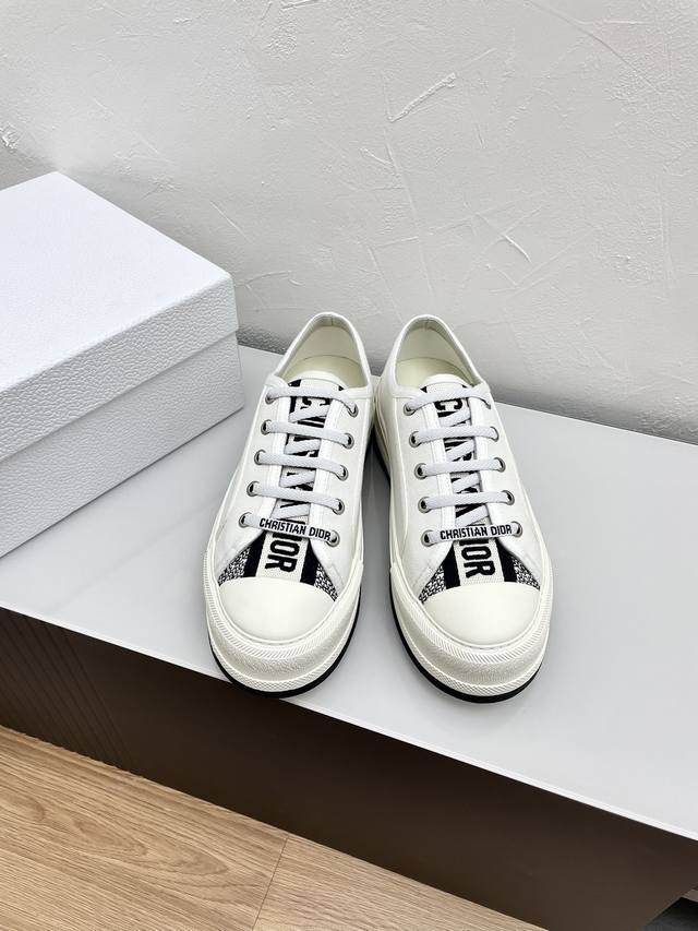 Dior 2024迪奥walk‘N系列 厚底流须帆布鞋 休闲运动鞋这款 Walk’N‘Dior 厚底运动鞋是一款时尚单品，提升该系列的格调。Oblique 印花