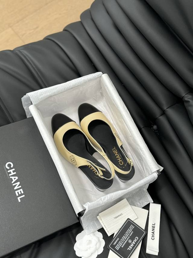 Chanel 24P新款玛丽珍单鞋 简约又不失甜美俏皮！ 立体电绣logo，纯色面料清爽易搭，搭配扣子更加跟脚。内里羊皮 真皮大底 跟高4.5 8.5 Size