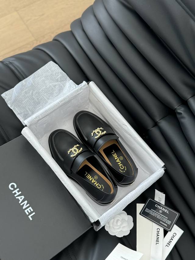 Chanel 24S新款双c扣玛丽珍乐福鞋 代购品质，要高货的闭眼入。 鞋面牛皮 内里羊皮 真皮大底 Size:35-39 其他码数定