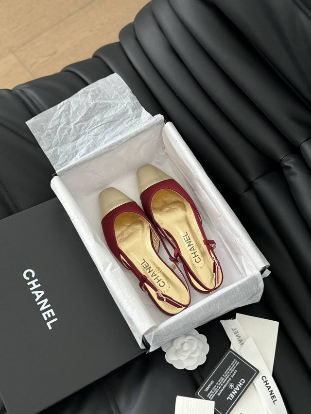 Chanel 经典slingback小香后空凉鞋 进口真丝材质，进口混种羊皮，意大利进口牛皮鞋底。高跟6.5Cm Size:35-39 其他码数定做