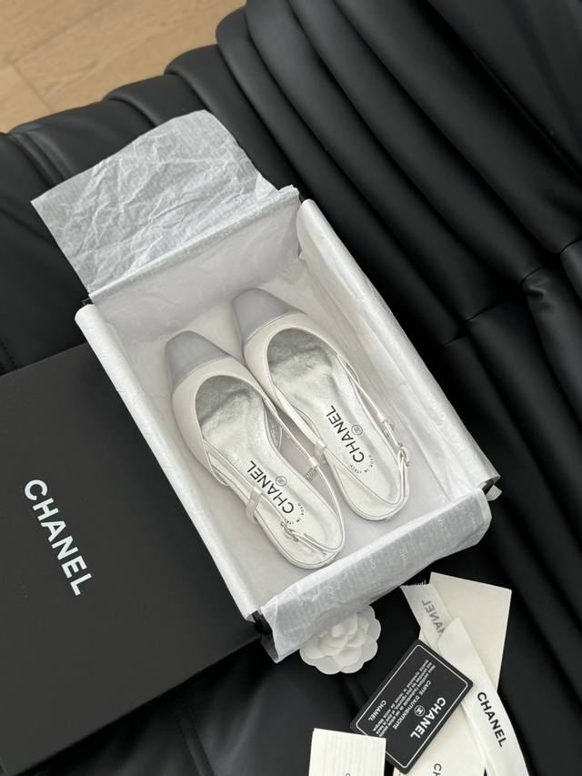 Chanel 经典slingback小香后空凉鞋 进口真丝材质，进口混种羊皮，意大利进口牛皮鞋底。高跟6.5Cm Size:35-39 其他码数定做