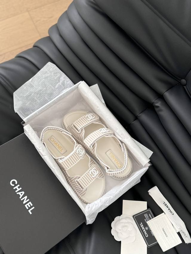 P调价统一 发泡大底版本 Chanel 24新款魔术贴凉鞋系列 魔术贴版面需要真皮大底版本30 高版本 鞋面牛皮 内里羊皮 Size:35-40