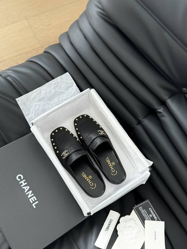 Chanel 24新款半拖系列 一脚蹬系列 鞋面牛漆皮 内里羊皮 真皮大底 Size:35-39 40定