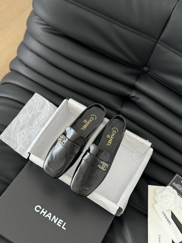 Chanel 24新款半拖系列 一脚蹬系列 鞋面牛漆皮 内里羊皮 真皮大底 Size:35-39 40定