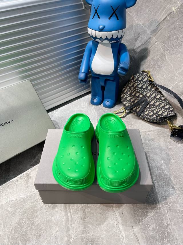 出厂 巴黎世家balenciaga 情侣半拖 原厂原档案开发，所有细节做工比对原鞋，Tpu一体成形软底，堪称目前市面上“最美拖鞋”，该鞋款最大的亮点在于一体成型