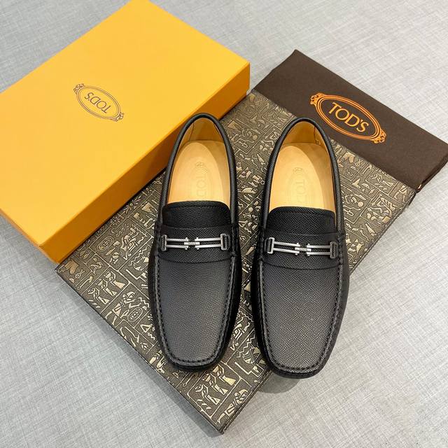 Tods 男士豆豆鞋 专柜同步新款 高端品质 蜥蜴纹杏色牛里.原版包装。黑色，尺码38-45。